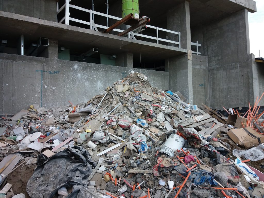 Se explica en Valdivia correcta gestión de residuos de construcción